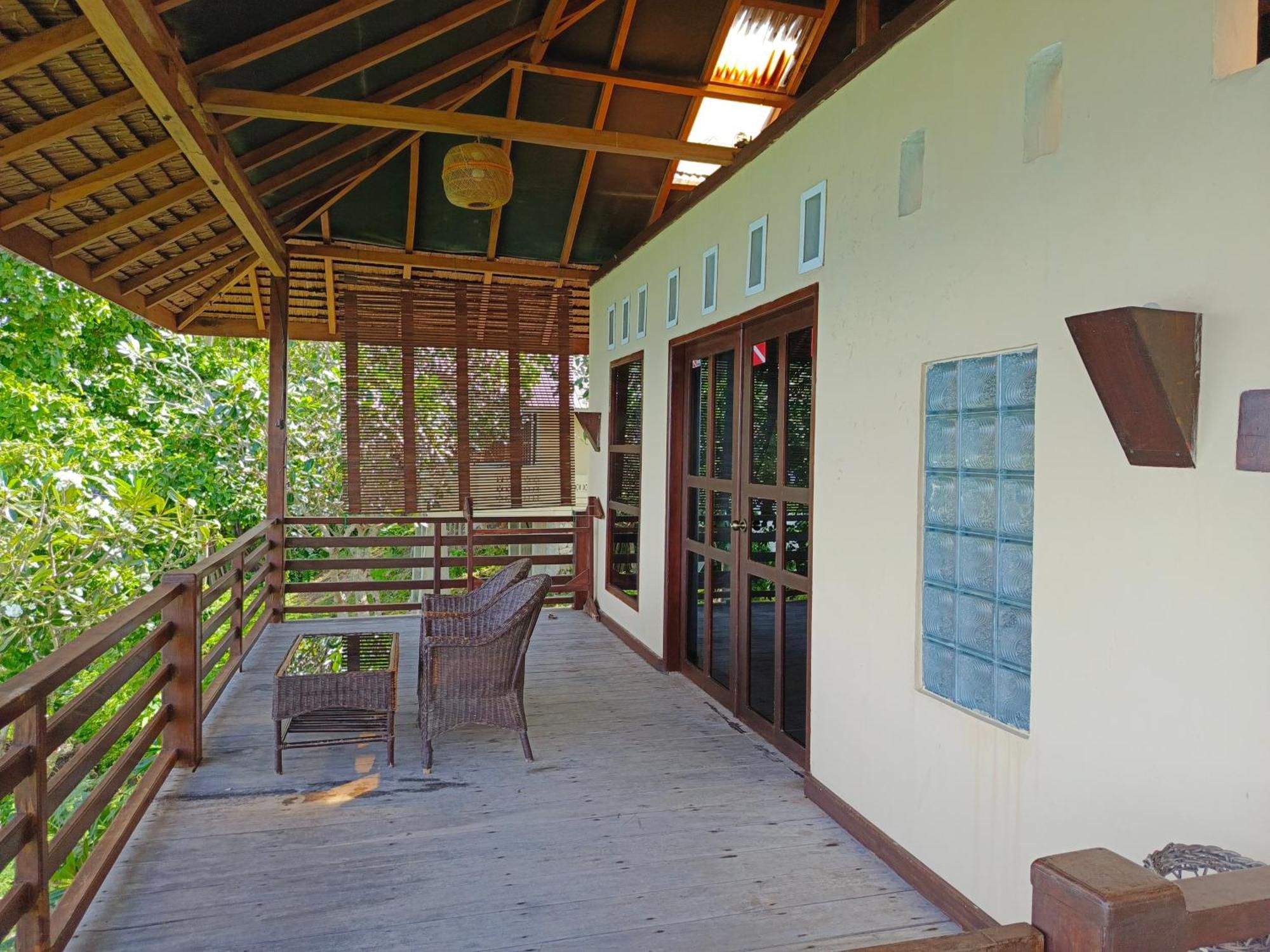 Prince John Dive Resort Donggala Exterior foto